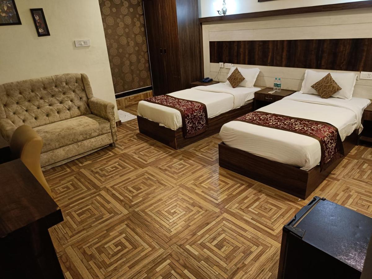 The Grand Orion Hotel Chinhat Exterior photo