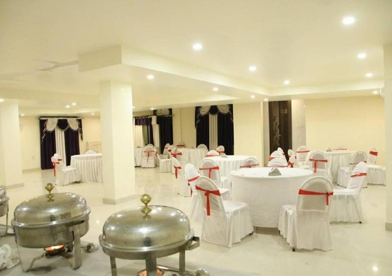 The Grand Orion Hotel Chinhat Exterior photo